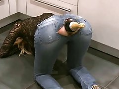 Các cô gái khỏa thân trên bãi biển... f70