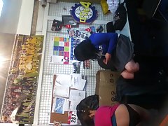 Lara brookes kem lên và cho bạn thấy pussy lông