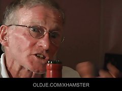 Skinny vợ mất con gà trống màu đen dày trong khi cuckold watch