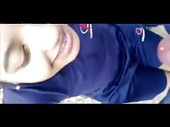 nóng Mun thiếu niên có một vòi nước lớn