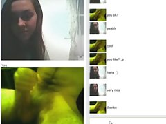 Sarah mực với quần Jean ngắn