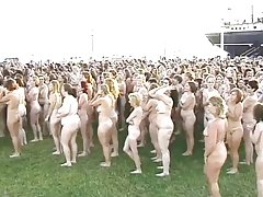 cô gái tóc vàng đạt cực khoái dữ dội