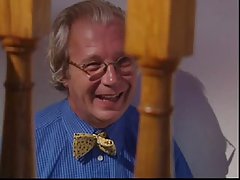 kiêm phun cho một teenie brunette nhút nhát