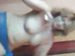 Olivia cưỡi một dildo lớn