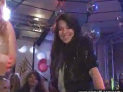 một anh chàng playboy fuck hai người bạn Thái Lan