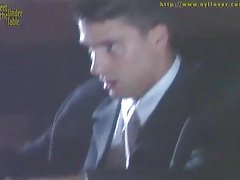 Hot teen masturbates và sau đó được fucked